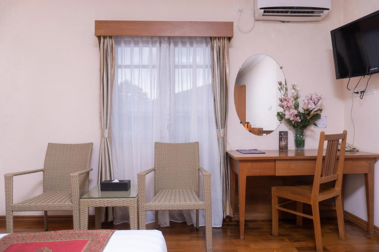 Hotel Sidney Yangon Exteriör bild