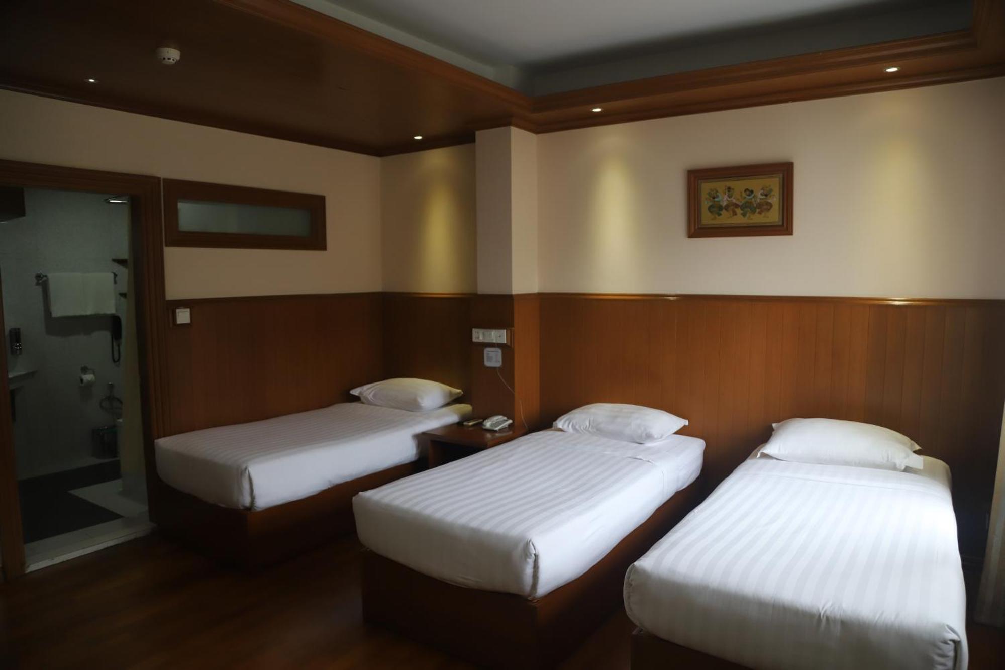 Hotel Sidney Yangon Exteriör bild