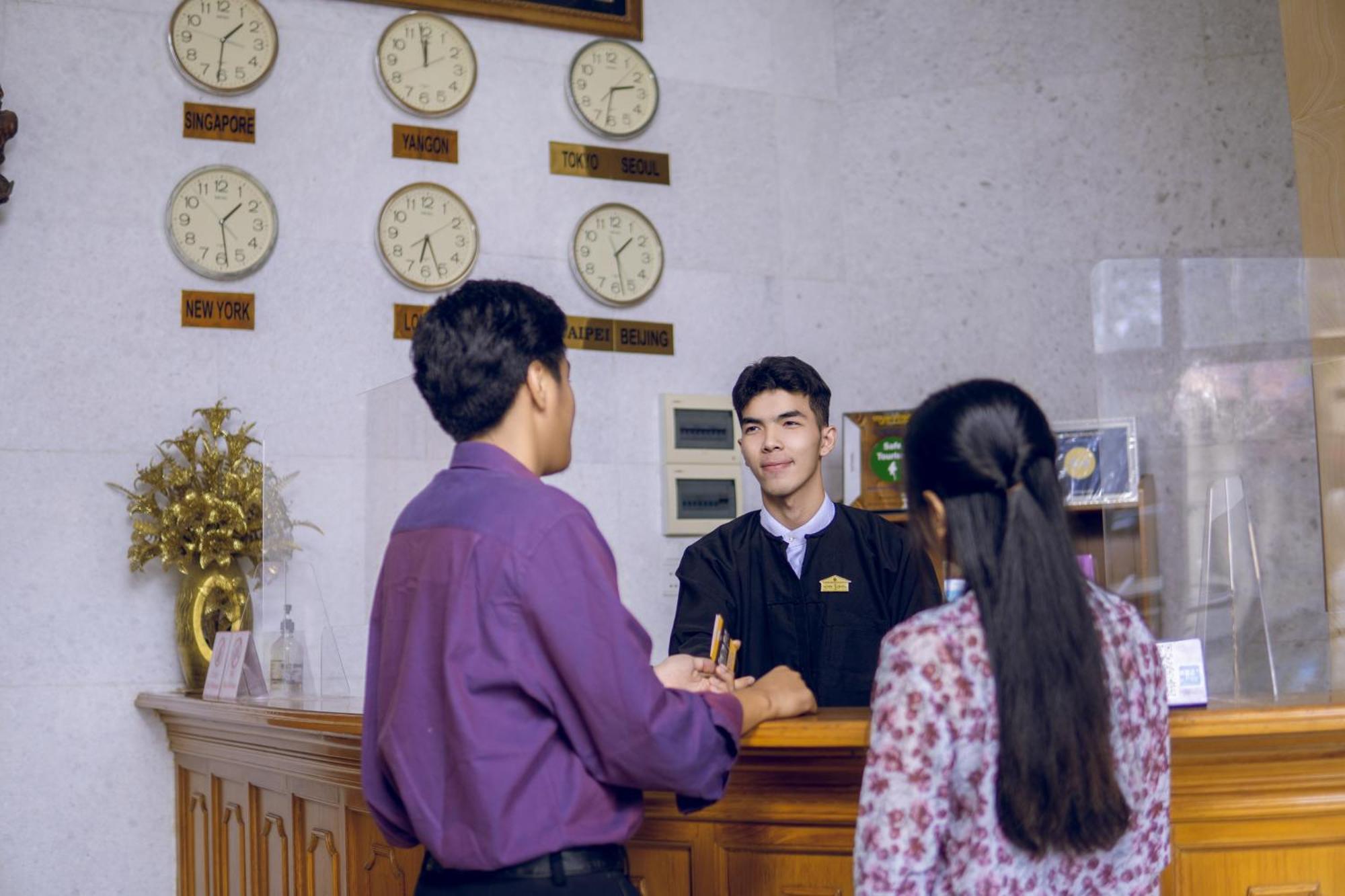 Hotel Sidney Yangon Exteriör bild