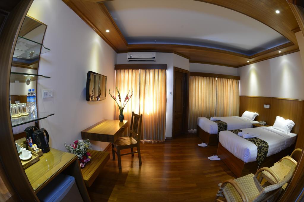 Hotel Sidney Yangon Exteriör bild