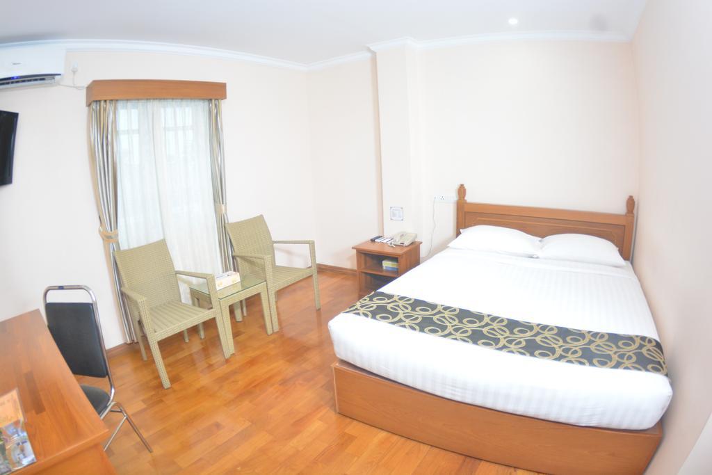 Hotel Sidney Yangon Exteriör bild